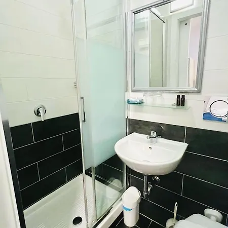 酒店 比萨酒店 *